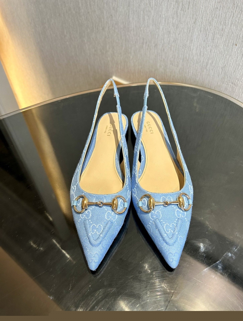 G*u*i sandals